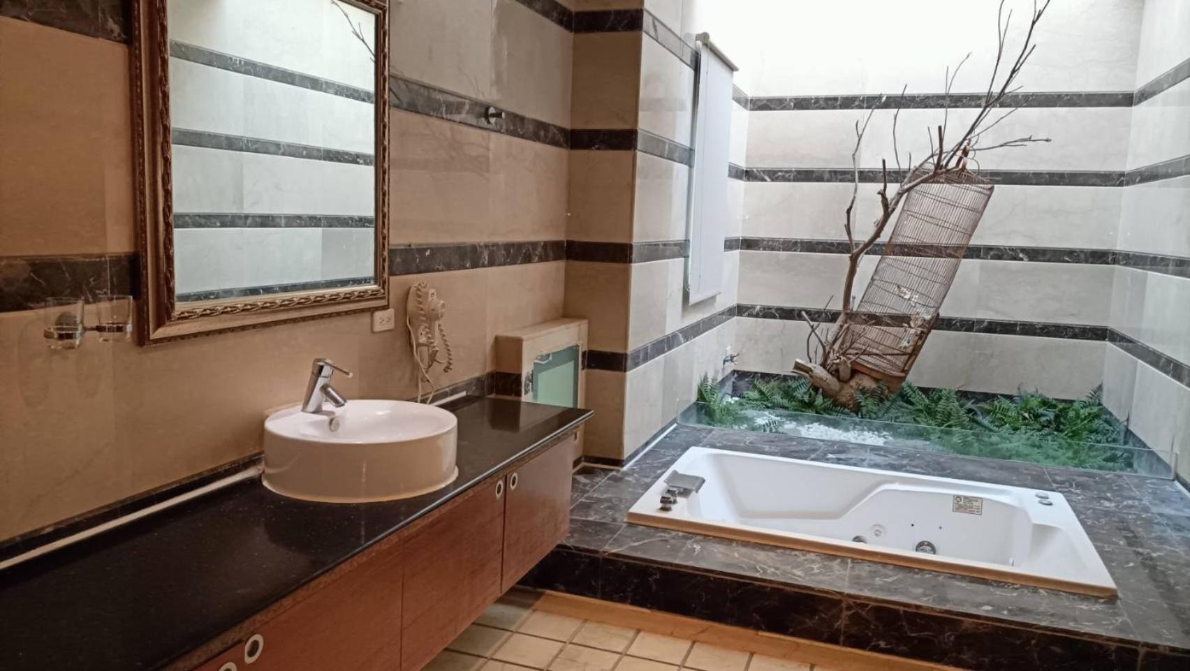 御花園商務旅舘虎尾舘-金花園汽車旅舘066 Motel Huwei Exterior photo